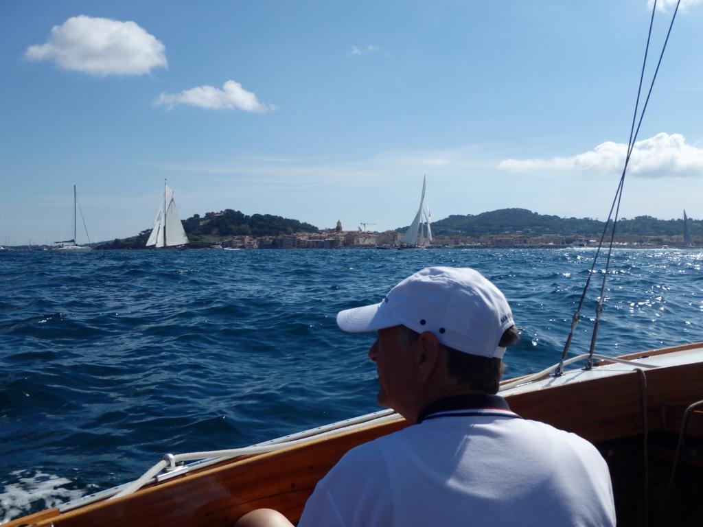 Gru&szlig; von Saint Tropez: Detlef Huss in seiner Wanderjolle