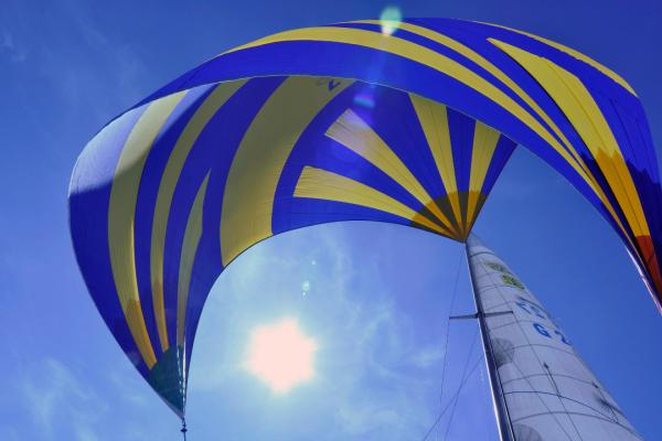 Blick vom Vorschiff in den Spinnaker