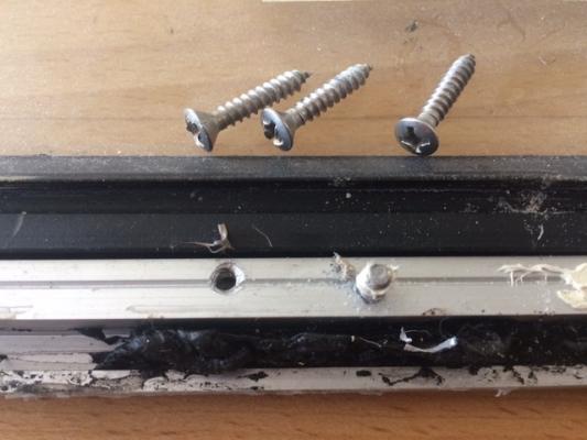 Selbstschneidende Schrauben rei&szlig;en nach einigen Jahren im Aluminium ab