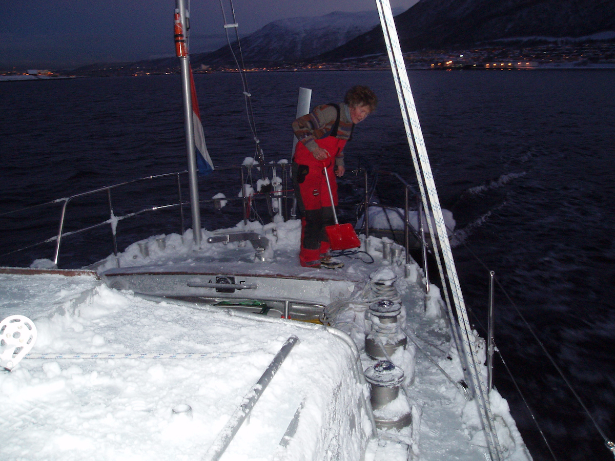 Mit der passenden Partnerin und einem geeigneten Schiff gelingt auch der Winterurlaub an Bord