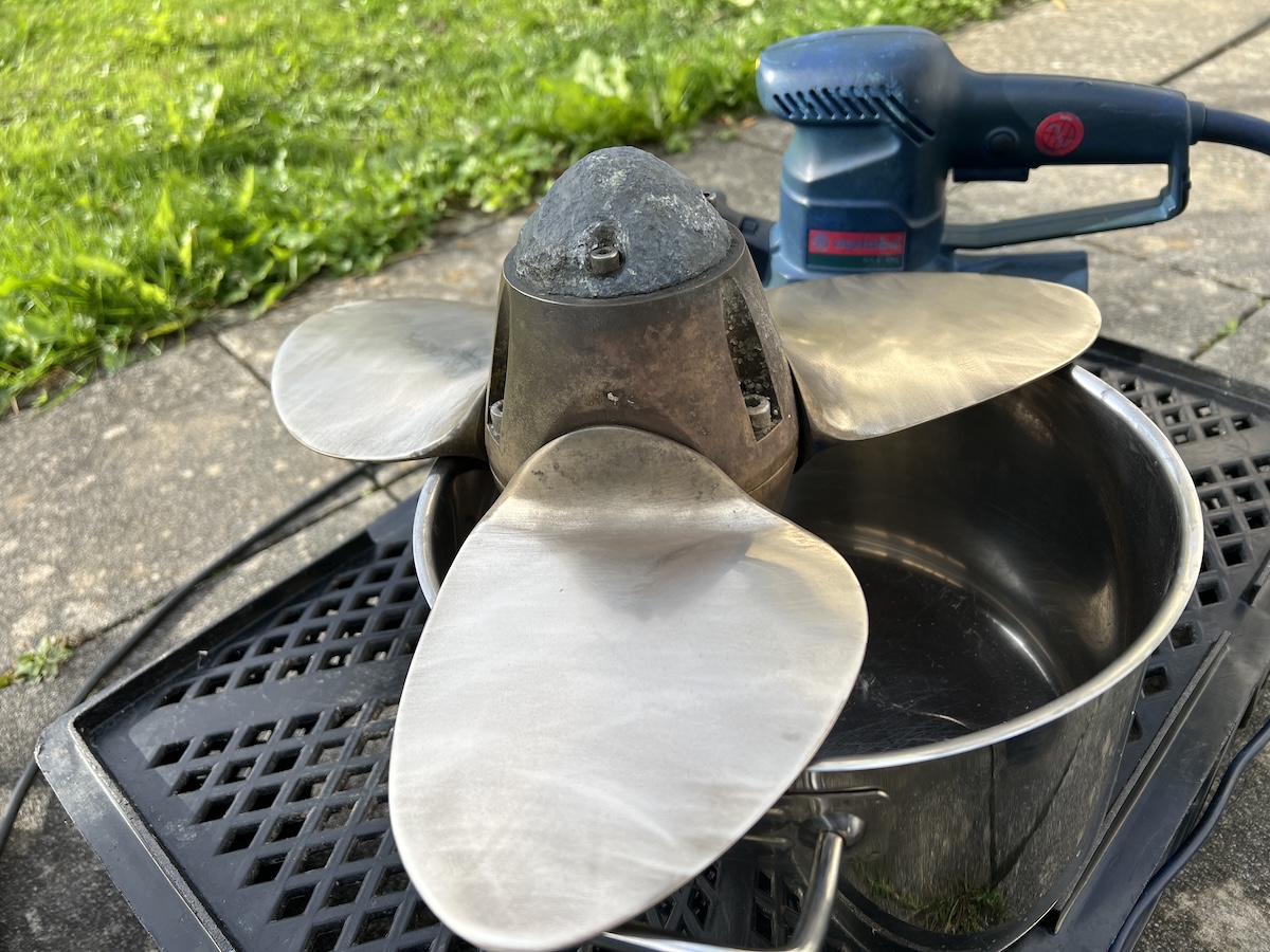Die Anode dieses Drehfl&uuml;gelpropellers sitzt an der Nabe und deckt das Innenleben ab