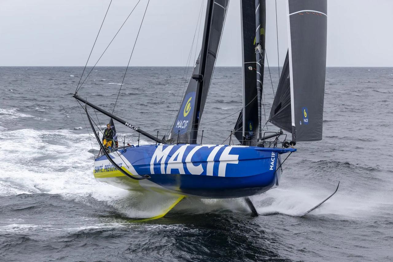 Charlie Dalin auf seinem Foil-IMOCA MACIF w&auml;hrend der Vend&eacute;e Globe 2024/25, bei der er den Rekord f&uuml;r Monorumpf-Einhand-Nonstop-Weltumseglungen brach