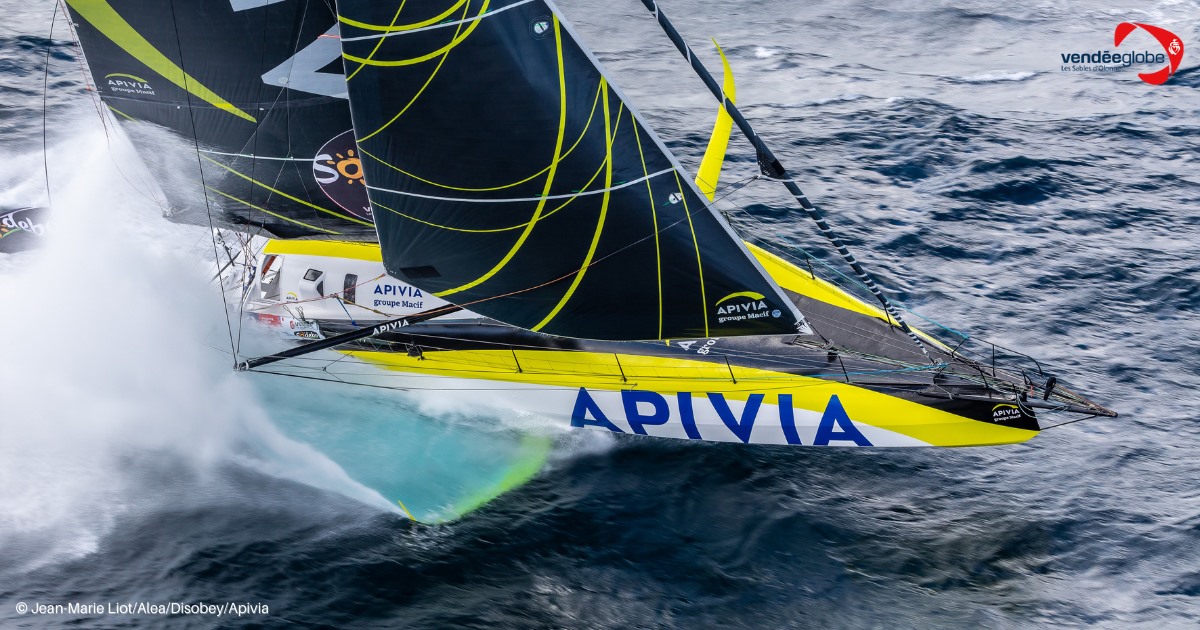 Apivia mit Skipper Charlie Dalin &ndash; Erste &uuml;ber die Ziellinie, dennoch weder schnellste Yacht noch Sieger