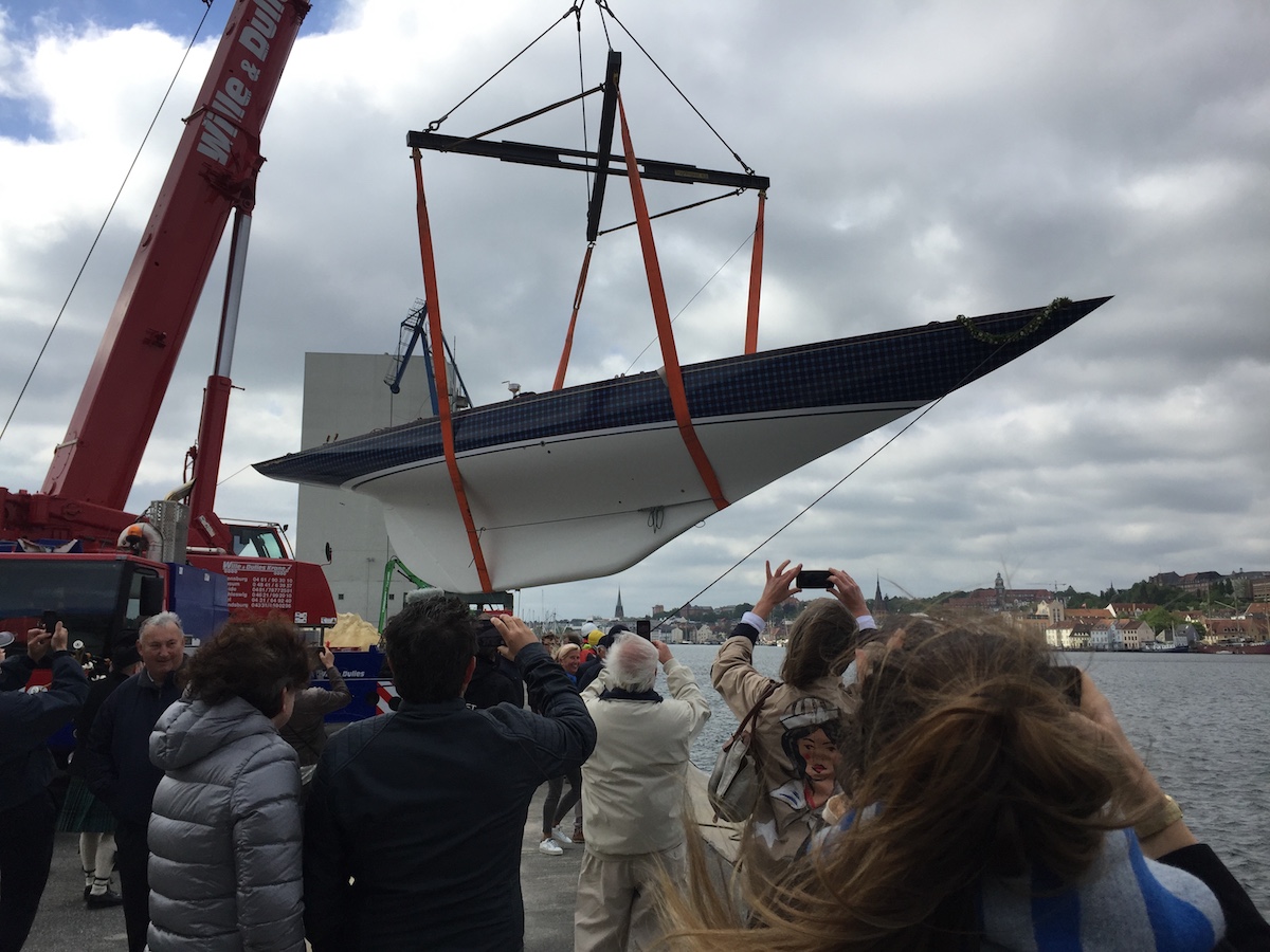 Bei einer 28 t schweren 12 mR Yacht ist die Wasserlinie millimetergenau bekannt