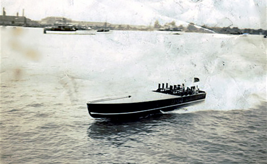 Gar Woods Miss America X auf dem Detroit River, Robert M. Silvey