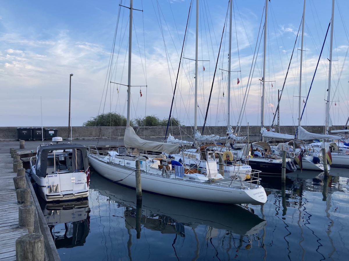 R&oslash;dvig auf Seeland ist bei Bootsurlaubern unterwegs zum oder vom &Ouml;resund beliebt und im Sommer entsprechend voll