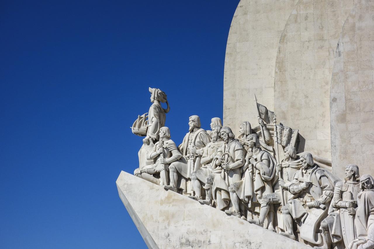 Skulptur in Lissabon zu Ehren der gro&szlig;en Entdeckungsfahrten