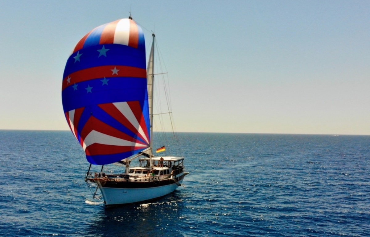 &bdquo;Carolin&ldquo; beim Spinnakersegeln