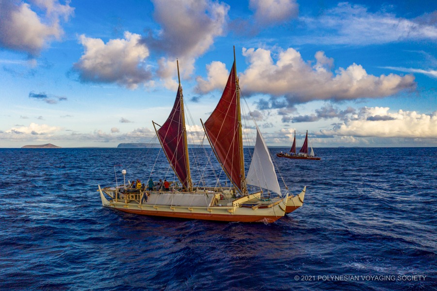 Originalgetreuer Nachbau eines polynesischen Katamarans, mit dem vor tausenden Jahren die Besiedlung des polynesischen Dreiecks gelang