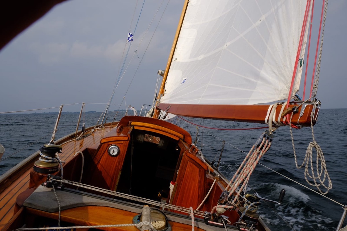 Mit zeitgem&auml;&szlig;en Trimmm&ouml;glichkeiten und gut stehenden T&uuml;chern am Wind