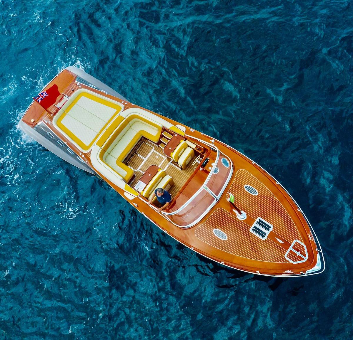 Blick auf das taillierte Deck der 43 Fu&szlig; Torpedo