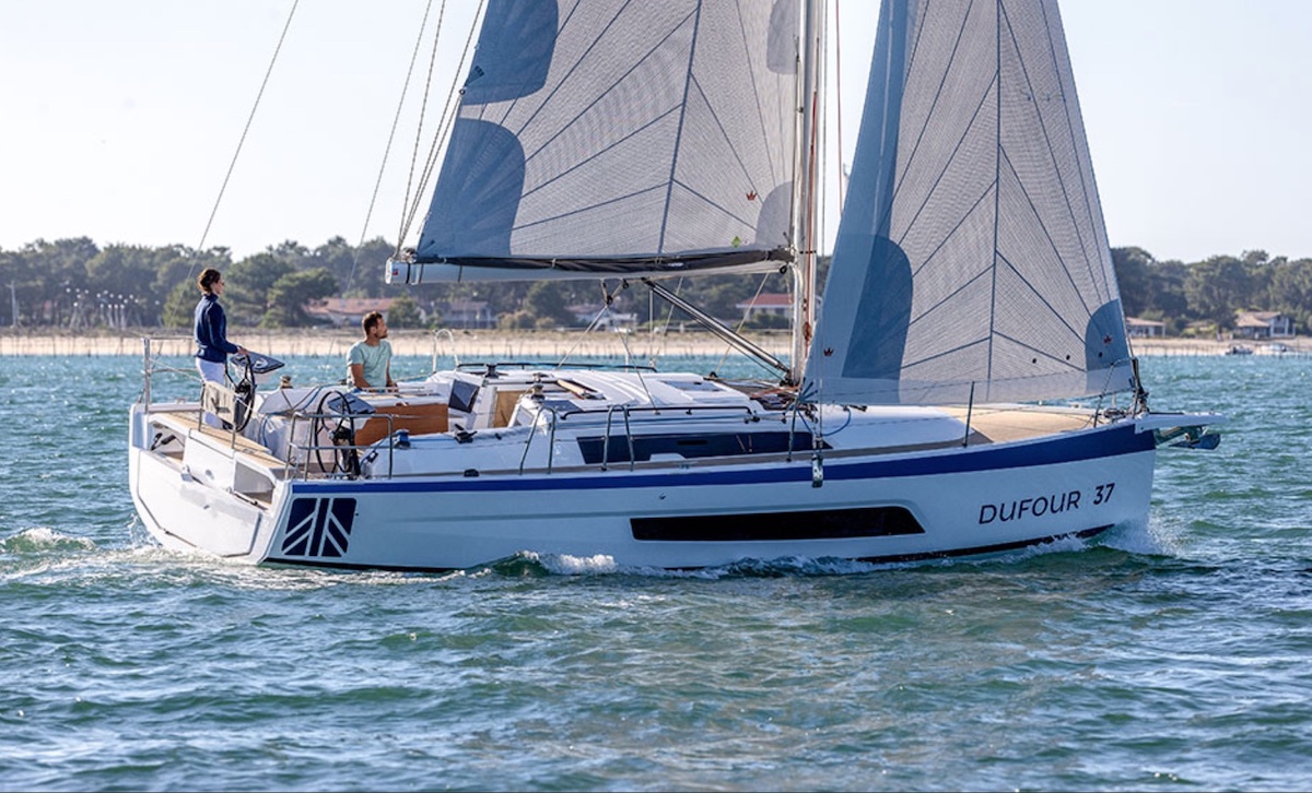Die Dufour 37 ist insgesamt 35 Fu&szlig;, &uuml;ber Deck 32 Fu&szlig; lang