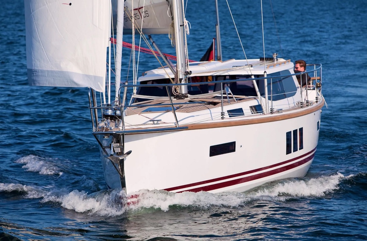 Die Sirius 35 DS, im Sitzen f&uuml;r den Steuermann ein Blindflug