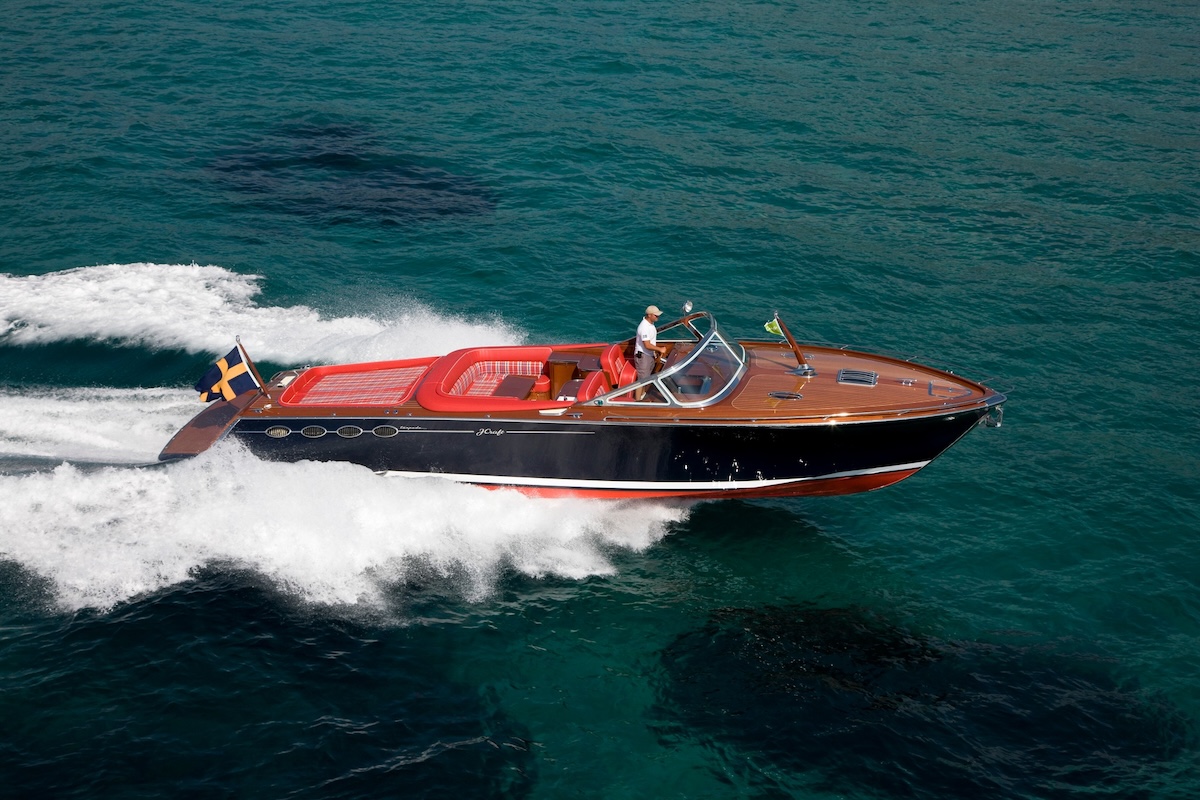 Die &bdquo;J-Craft 42&ldquo; ist von den Riva-Gleitern inspiriert