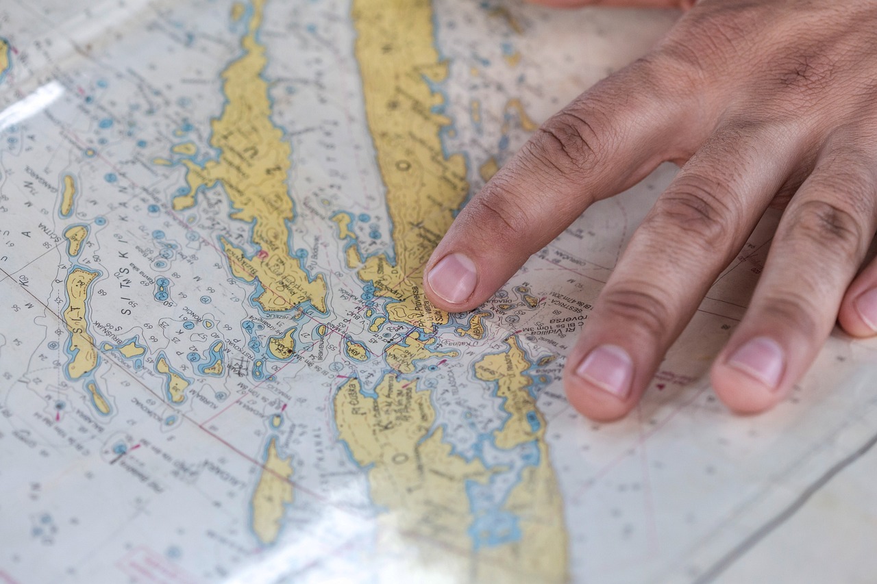 Bis vor Kurzem waren ALLE auf Seekarten angewiesen &copy; milligerova/pixabay