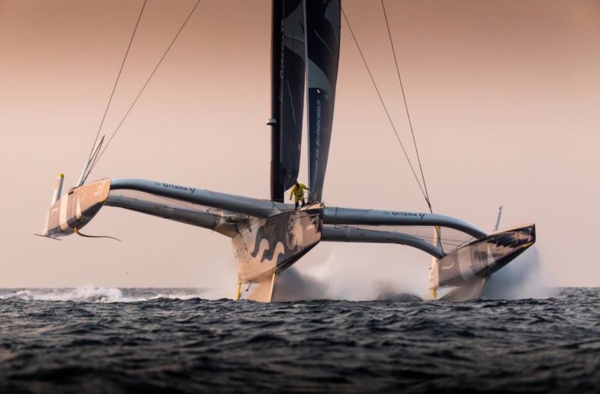 Der 23 m breite Trimaran der Ultim-Klasse namens &bdquo;Gitana 17&ldquo;