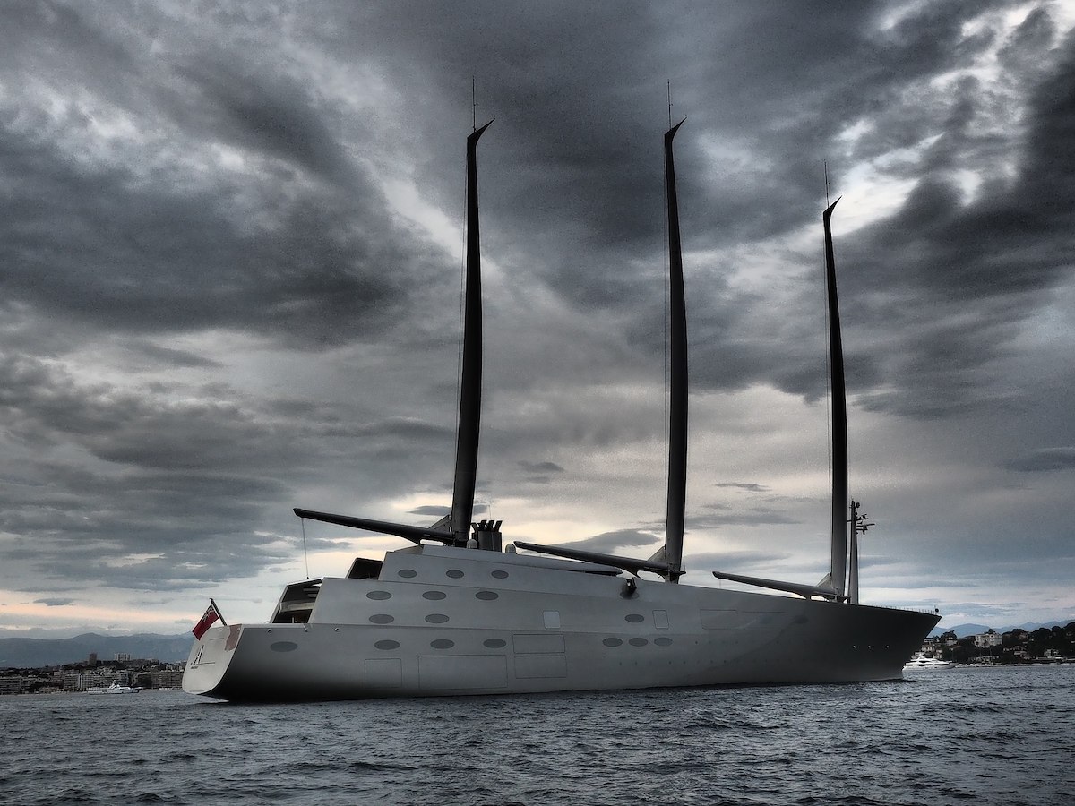 Der Motorsegler &laquo;A&raquo;, ein Designerschiff von Philippe Starck